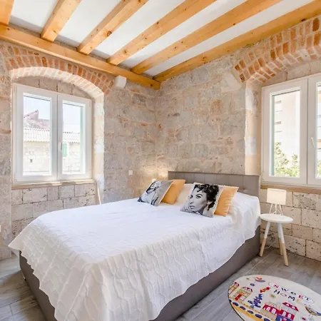 Jes Old Town Luxury Apartmán *